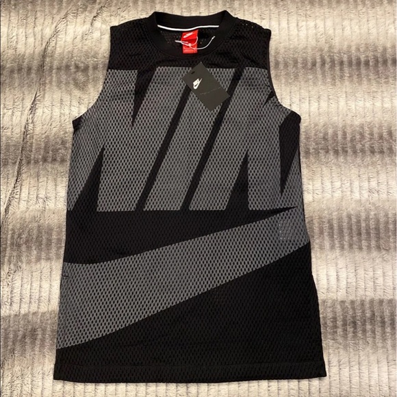 NWT Women’s Nike Jersey - Picture 1 of 9
